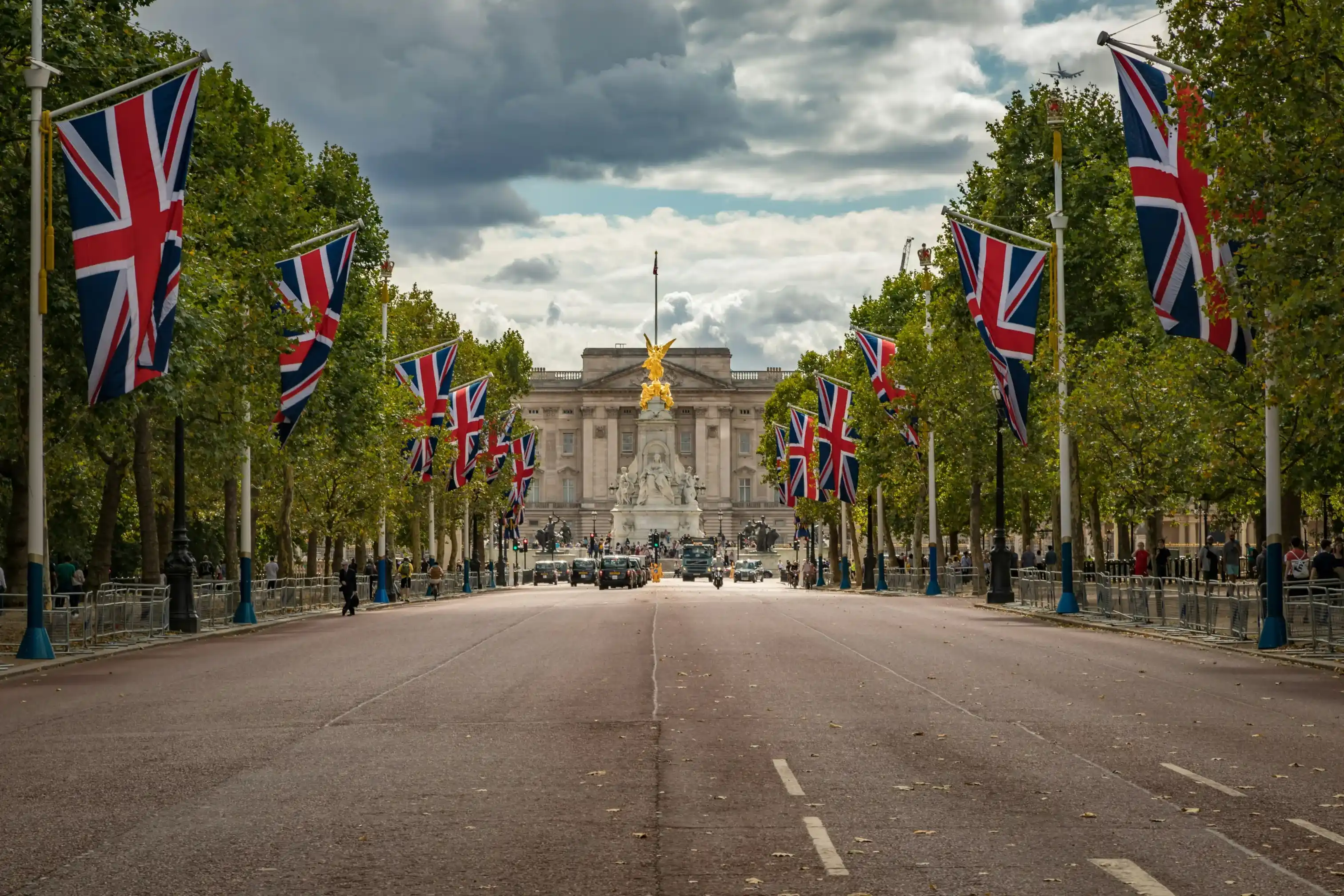 Top destinations with Bookinglane: elevate your journey across the UK